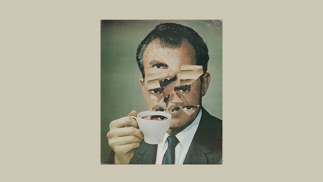 Fotografi av Nixon som drikker kaffe. Med collage teknikk har kunstneren gitt Nixon 9 øyne som dekker ansiktet og kaffekoppen