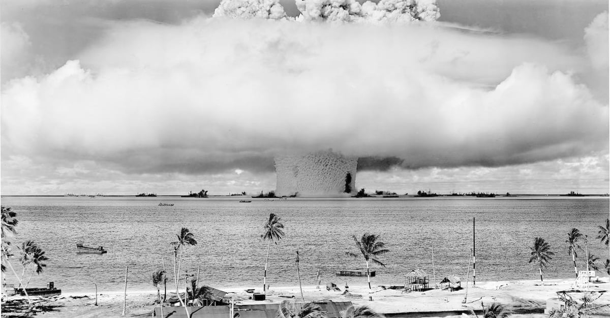 Baker-eksplosjonen, en av en serie atomprøvesprengninger gjort av det amerikanske militære, 25. juli 1946. Baker-eksplosjonen, en av en serie atomprøvesprengninger gjort av det amerikanske militære, 25. juli 1946.