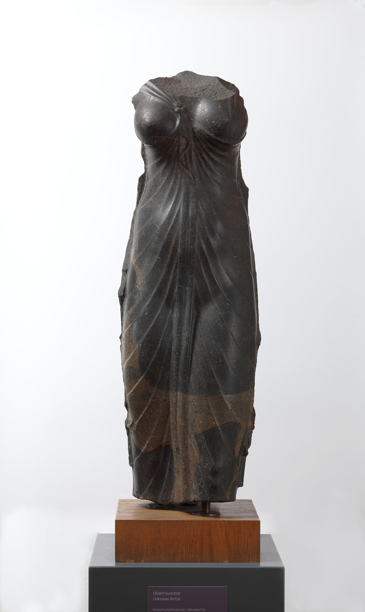 Unknown artist, "Women depicted as Isis", dated between 100 and 1 BC sculpture
