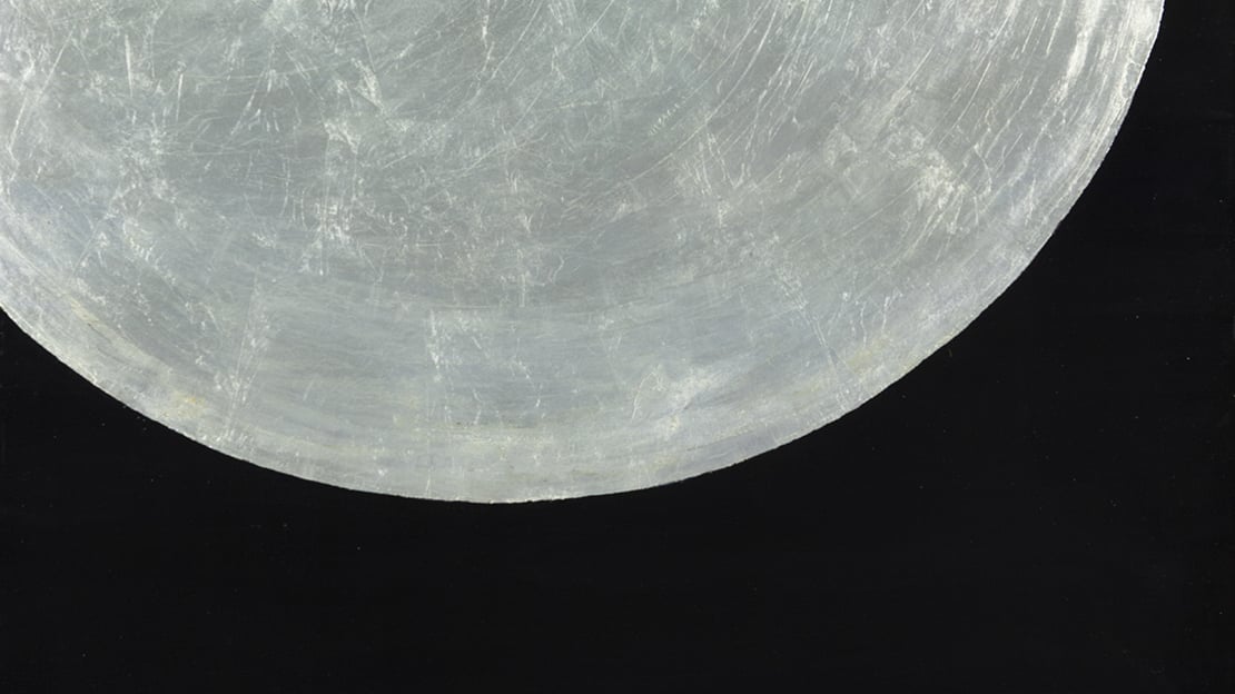 Anna-Eva Bergman, «Autre terre, autre lune», 1969. Maleri av en sølvmåne med sort bakgrunn.
