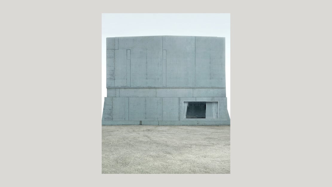 Philipp Schaerer, «Bildbau, No. 20», 2007-2009. Bilde av et grått betongbygg.