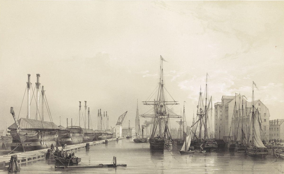 Litografi av kai med staselig bygg i bakgrunnen og handelsskip i forgrunnen