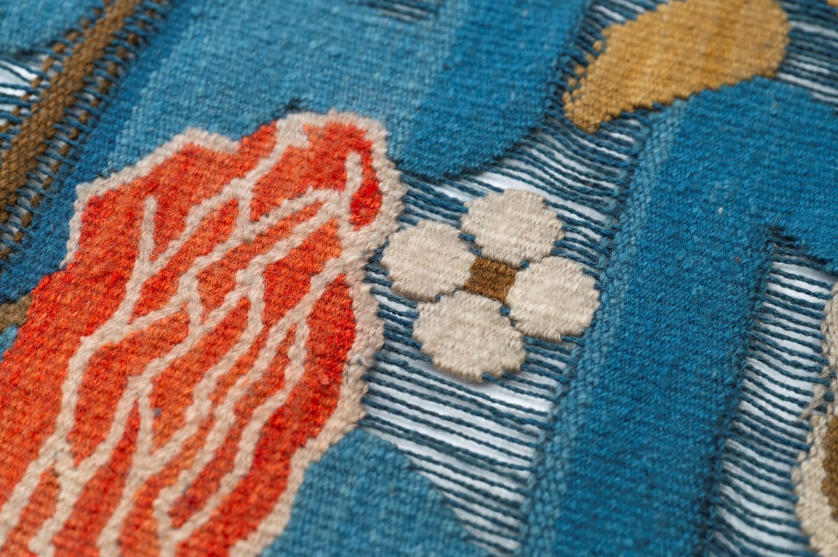 Frida Hansen, «Roser i blått», 1897 (mønster) 1900 (vevnad).