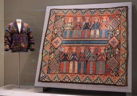 De fem kloke og de fem dårlige jomfruer, billedteppe 1700–60 og Foolish Virgins, 1990, produsert av Rowan Yarns, Kaffe Fassett