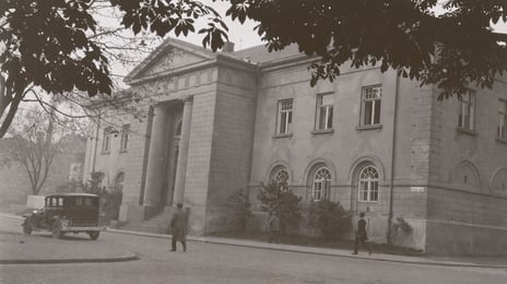 Den første Norges Bank. Mellom 1921 og 1925. Arkitekt: Christian Heinrich Grosch Den første Norges Bank. Mellom 1921 og 1925. Arkitekt: Christian Heinrich Grosch