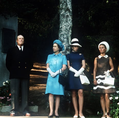 Kong Olav, Dronning Elizabeth, Prinsesse Anne og Kronprinsesse Sonja på Åndalsnes i 1969.