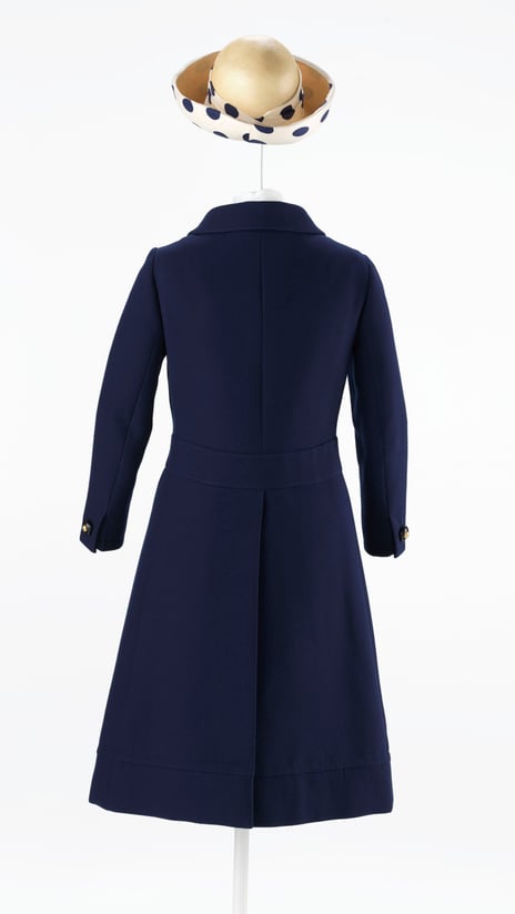 Kåpe frå Moldstad & Co og hatt frå Bente Thorsen, antageleg 1968.