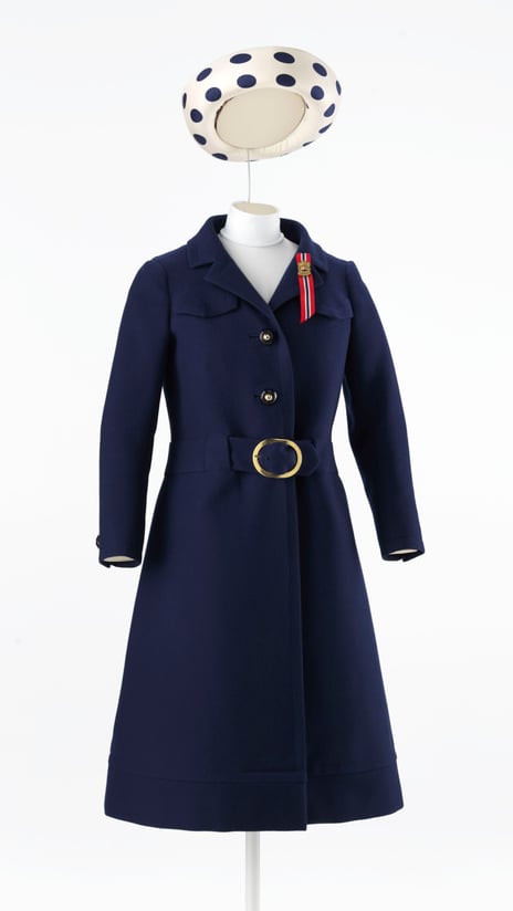 Kåpe frå Moldstad & Co og hatt frå Bente Thorsen, antageleg 1968.