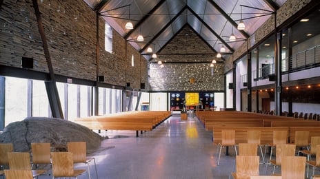 Mortensrud kirke. Jan O. Jensen & Børre Skovdin