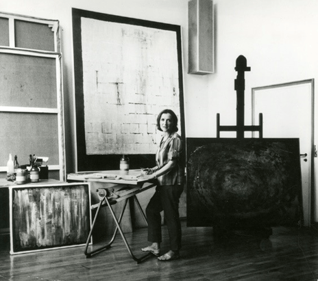 Anna-Eva Bergman i sitt atelier. Anna Eva Bergman i sitt atelier.