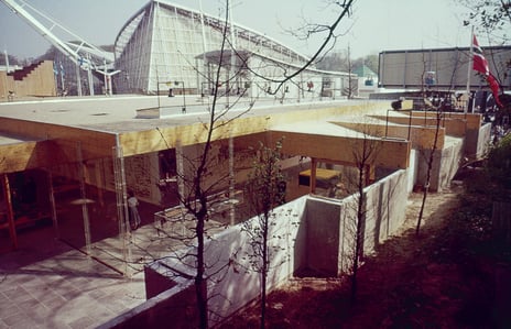 Sverre Fehn fikk sitt gjennombrudd som arkitekt med paviljongen til verdensutstillingen i Brüssel (1958).