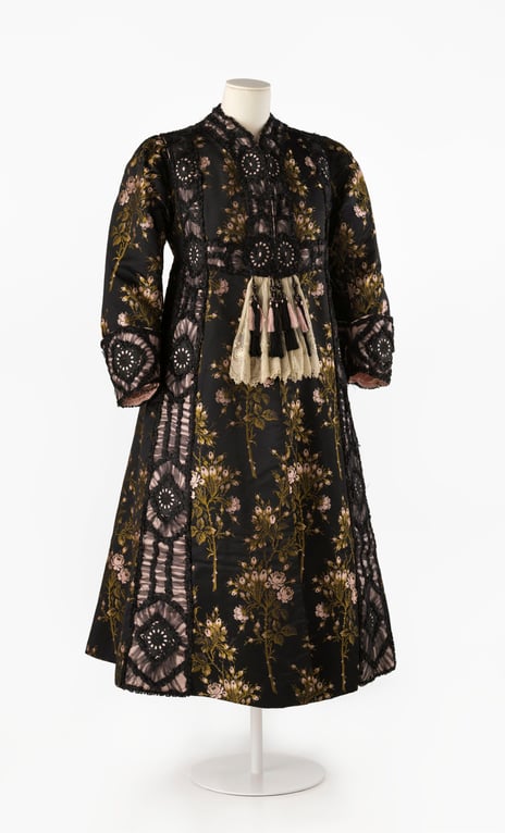 Steen & Strøm (Produsent), Kåpe, 1906. Eid av Marie Magdalena Rustad, overhoffmesterinne for dronning Maud.