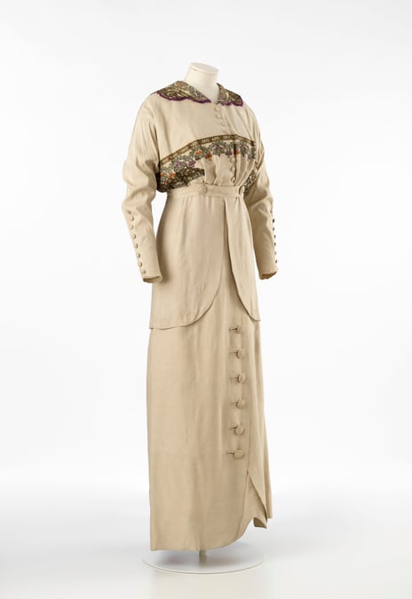Josefine Hammarbæck, Kjole, 1913. Utstilt i rom 19 i samlingsutstillingen.