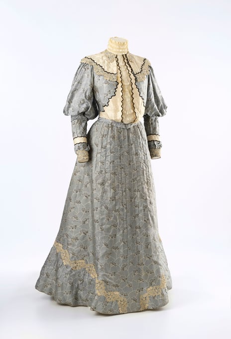 Hilda Oulie, Kjole, 1902 (omsydd ca. 1905). Utstilt i rom 19 i samlingsutstillingen.
