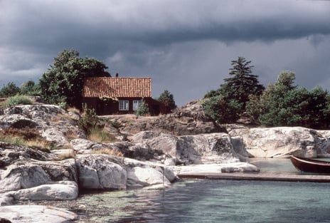 Wenche og Jens Selmer, Eget sommerhus på Beltesholmen, 1957.