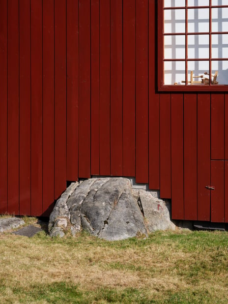 Wenche og Jens Selmer, detalj fra sommerhus på Fjelldalsøy, 1983.