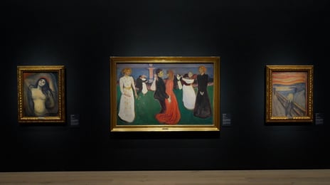 Edvard Munchs «Madonna», «Livets dans» og «Skrik» Tre malerier på en blå vegg