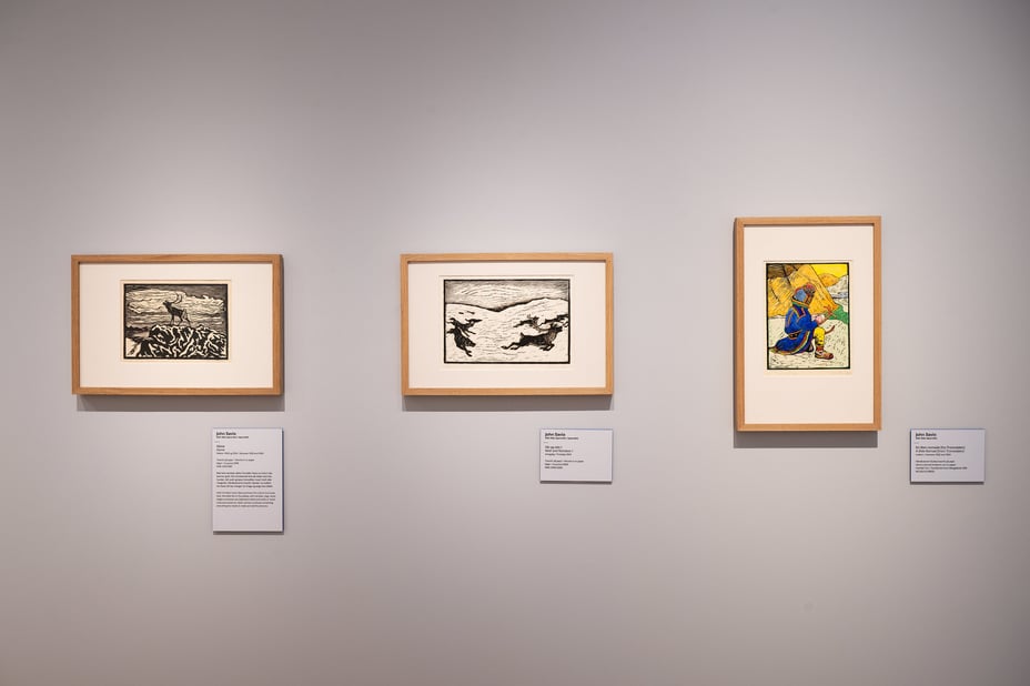 Tre verk av John Savio i rom 73