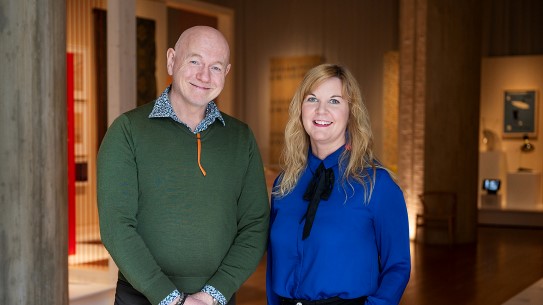Klesdesigner Ove Harder Finseth og smykkedesigner Anna Talbot.