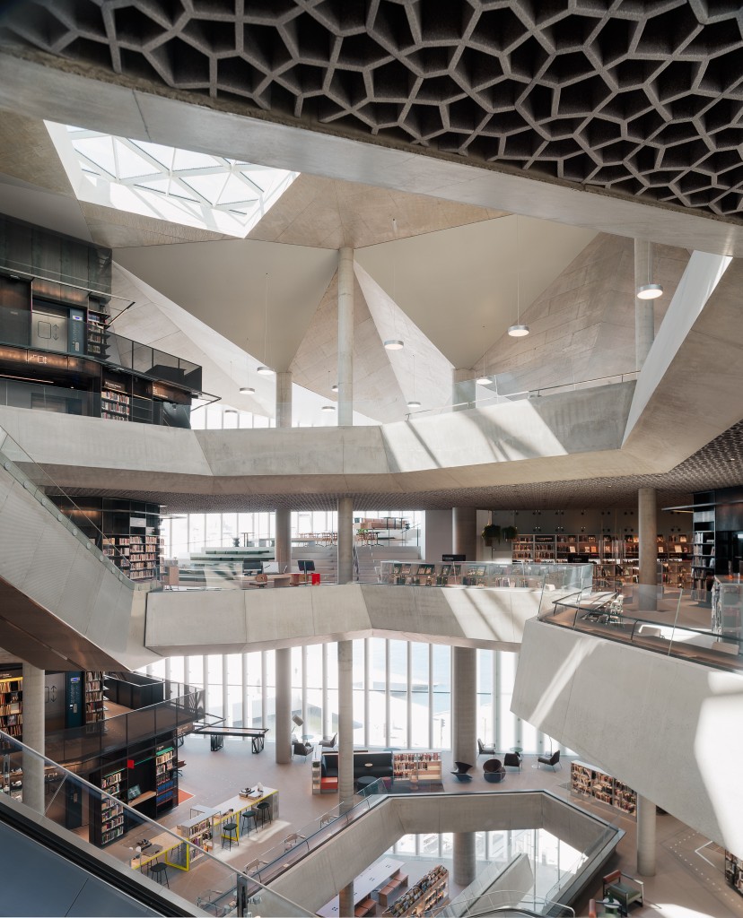 Deichman Bjørvika (2020) Arkitekt: Lundhagem og Atelier Oslo samt interiørarkitekter AS Scenario.