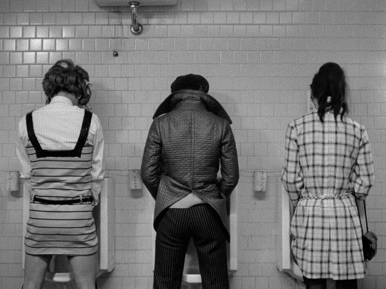 Stillbilde fra «Funeral Parade of Roses»