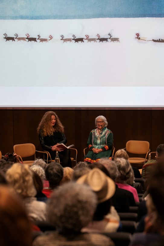 Anne Sommerin Simonnæs & Britta Marakatt-Labba. Govven: Nasjonalmuseet / Annar Bjørgli