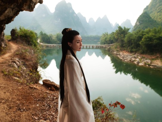 Isaac Julien, «Mazu, Turning (Ten Thousand Waves)», 2010.