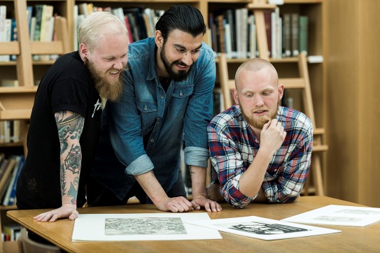 Kom tett på grafikk og tegninger i studiesalen i det nye Nasjonalmuseet.