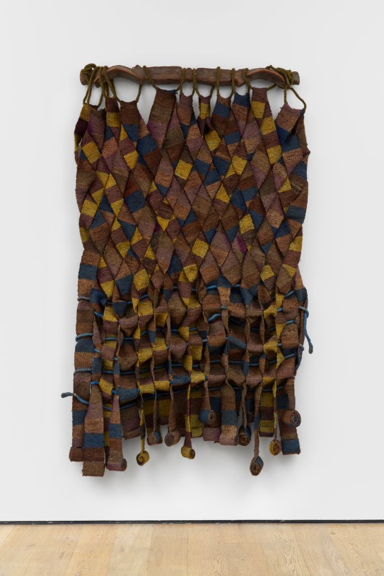 Olga de Amaral, «Manto de greda» (Clay Mantle), 1977.