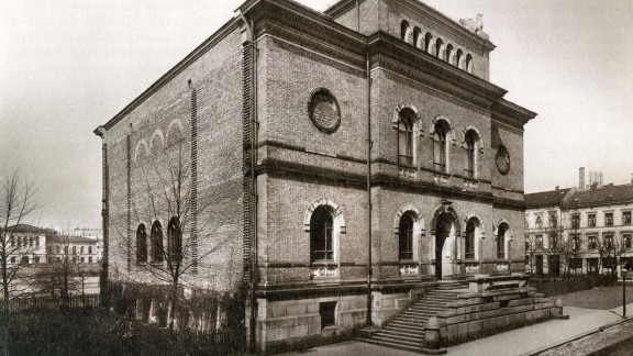 A late 1800s museum building from the outside