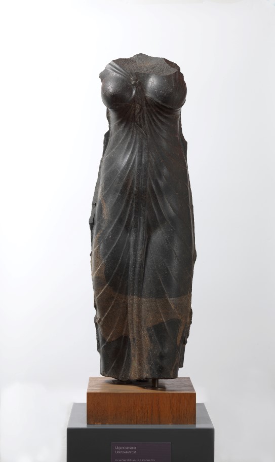 Unknown artist, "Women depicted as Isis", dated between 100 and 1 BC sculpture