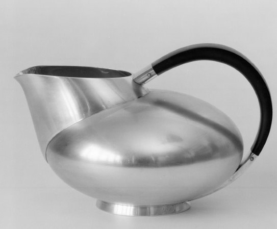Thorbjørn Lie-Jørgensen, pitcher for hot chocolate, silver and ebony, David-Andersen (manufacturer), 1934. Silver pot for serving hot chocolate