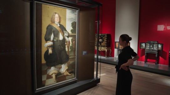 Jenny er mer opptatt av hva eldre malerier kan fortelle om motehistorie, enn hva som er motivet.