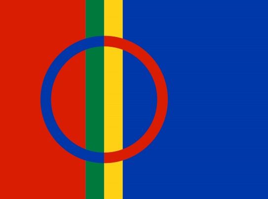 The official Sami flag from 1986. In addition to the colours proposed by Persen, it includes a green stripe and a divided circle The Sami flag