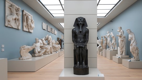 Rom 2 i samlingspresentasjonen Skulpturer i museumsrom