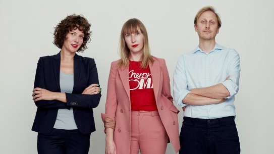 Portrett av arkitektfirmaet Secretary med Karin Matz, Helen Runting og Rutger Sjögrim. Portrett av arkitektene i Secretary: Karin Matz, Helen Runting og Rutger Sjögrim
