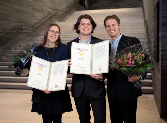 F.v. Elin Hedberg og Herman Ødegaard og Mikkel Jøraandstad i Studio Sløyd.