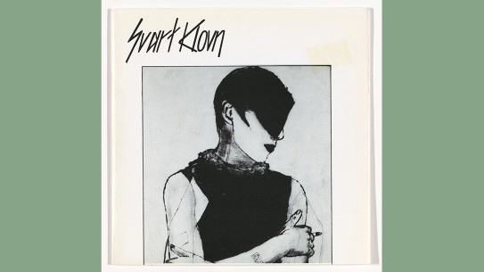 Dagfinn Knudsen, «Svart Klovn», 1983 Platecover med bilde av en person med svart lugg og svart overdel