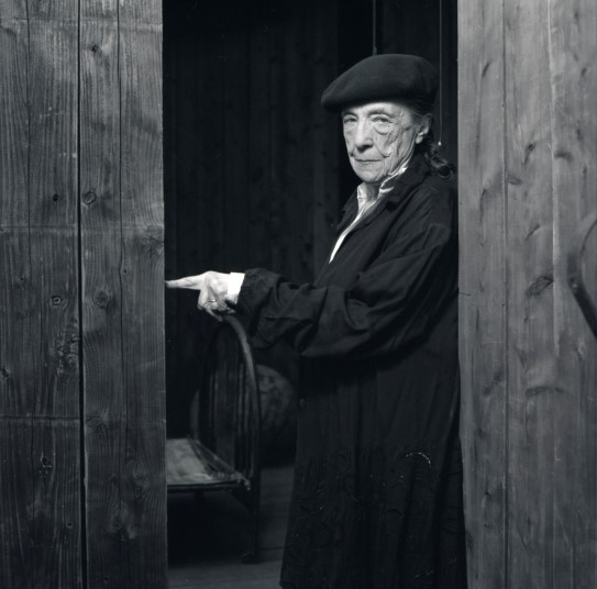 Louise Bourgeois at the entrance to her sculpture "PRECIOUS LIQUIDS" (Coll: Centre Pompidou) in 1992. Art: