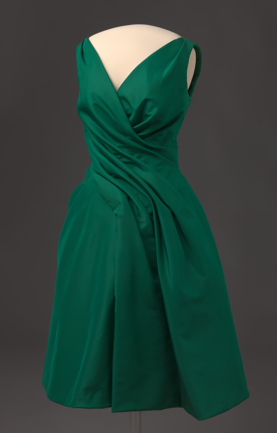 Grønn halvlang kjole uten ermer