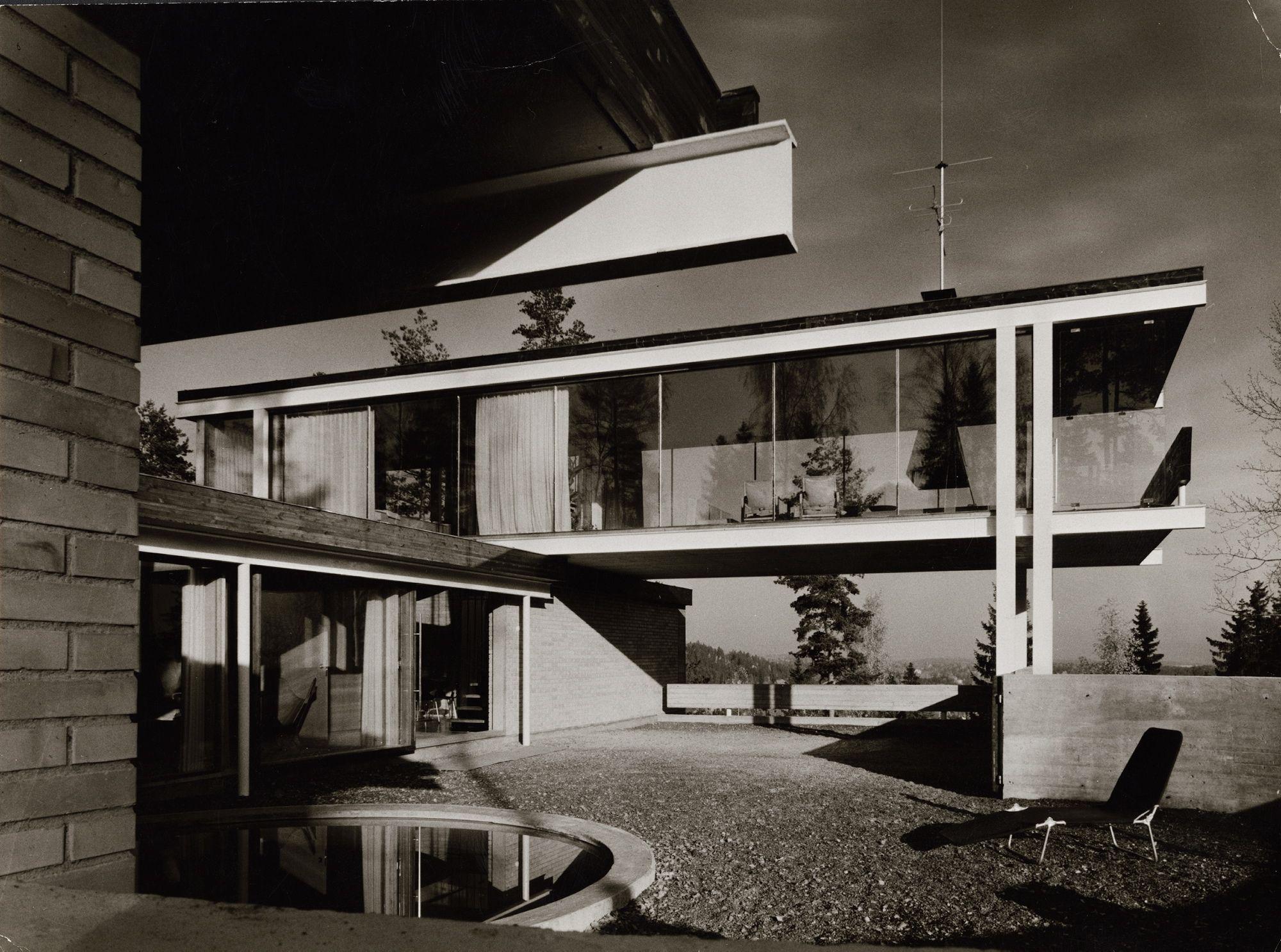 Bjørn Winsnes, «Arkitekt Geir Grungs eget hus på Jongskollen», 1963. Svart-hvitt bilde av villa-eksteriør