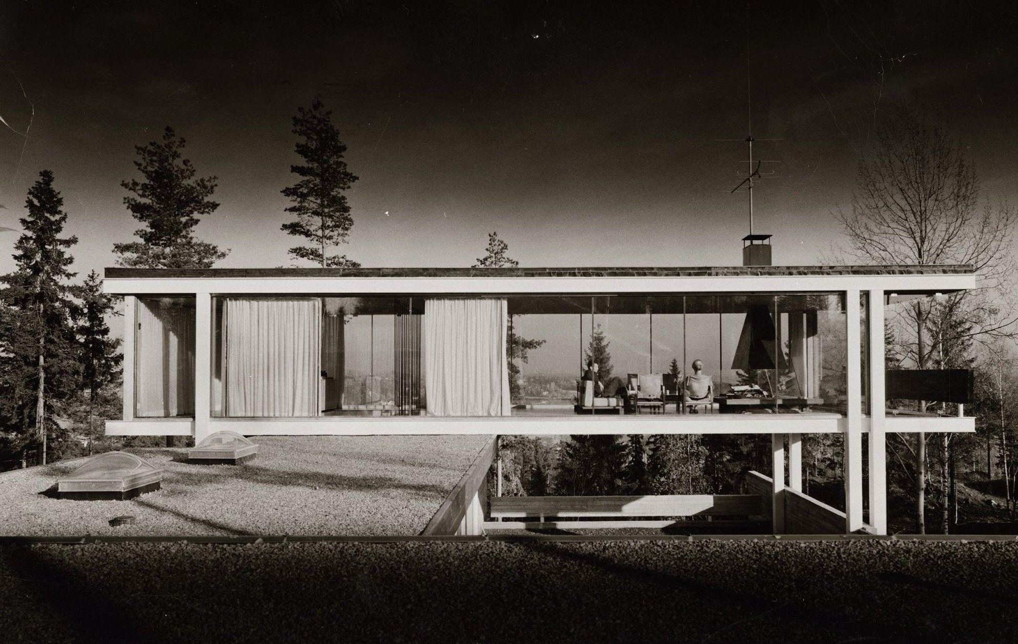 Bjørn Winsnes, «Geir Grungs eget hus», 1963. Arkitekt: Geir Grung Svart-hvitt-bilde av moderne hus fra 1960-tallet