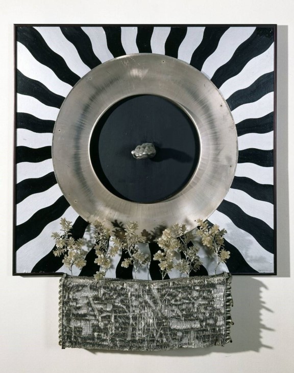 Slik det fremstår i dag: Per Kleiva, «Softly as in a Morning Sunrise», 1965-66.   Abstrakt popkunstverk med hånd som stikker ut av installasjon