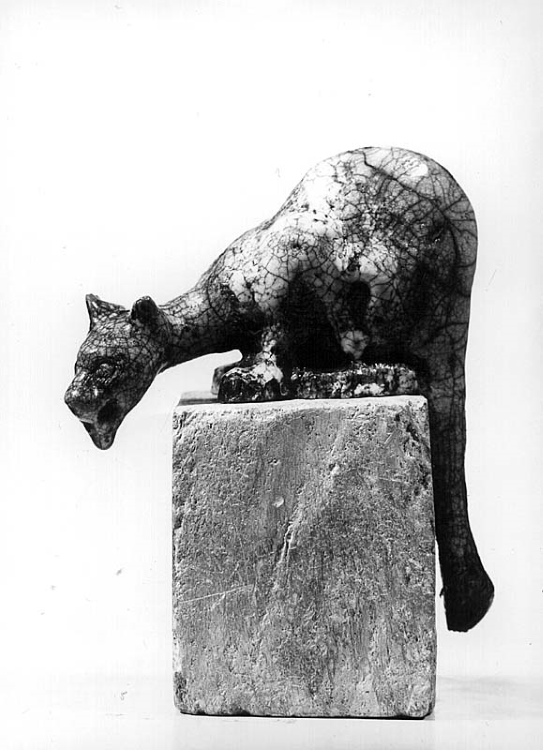 Lillebet Foss, «Tyrkisk katt på søppel», ukjent år. Innkjøpt i 1979. katt