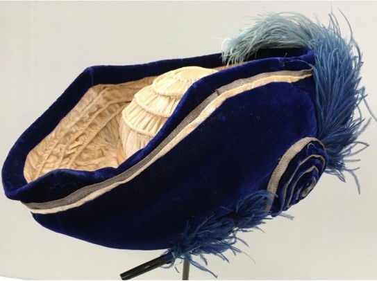Erna Branes / Mode des Paris, Ulla Hansen, fløyelshatt med fjær , 1905.