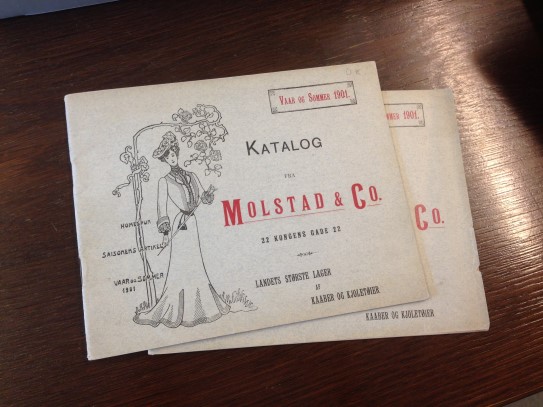 Motehuset Molstads katalog for vår/sommer 1901. Nasjonalmuseets dokumentasjonsarkiv.