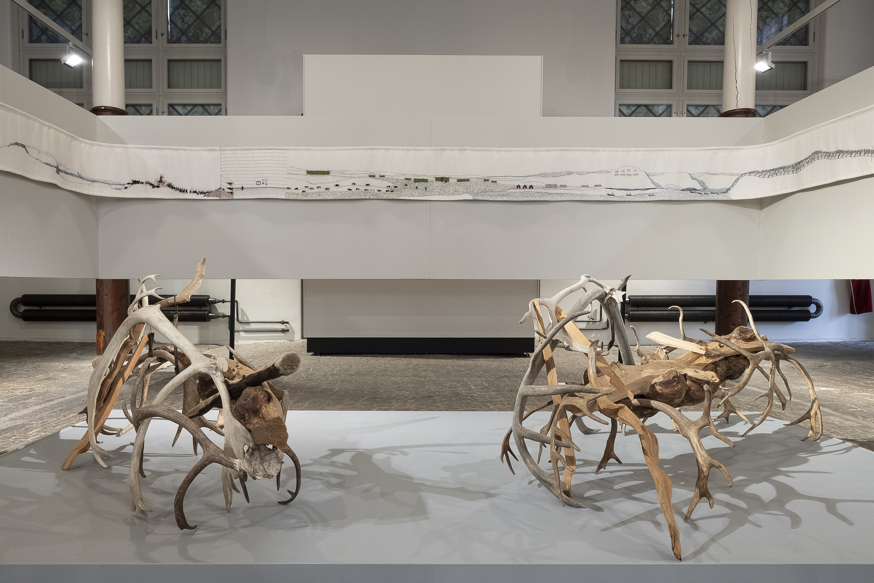 to skulpturer av reinsdyrgevir