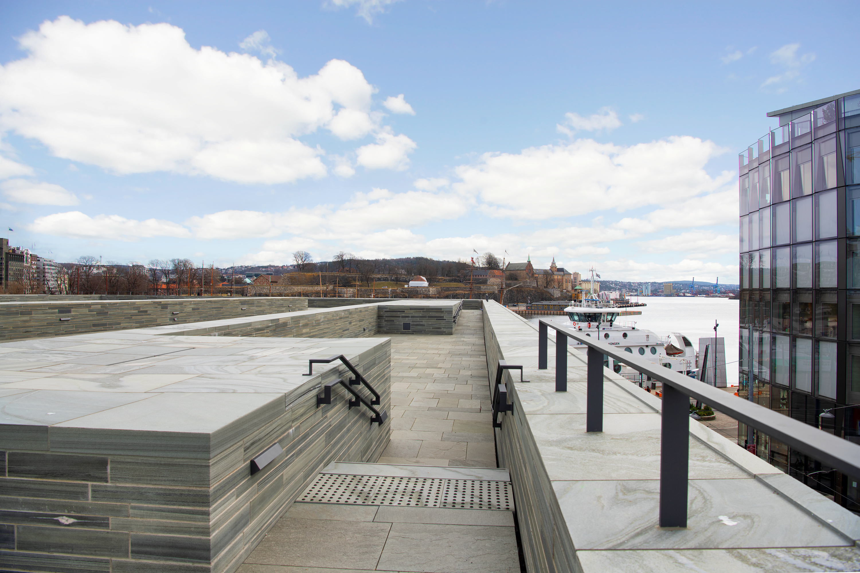 Takterrasen på det nye Nasjonalmuseet gir en forbindelse til nærområdene.