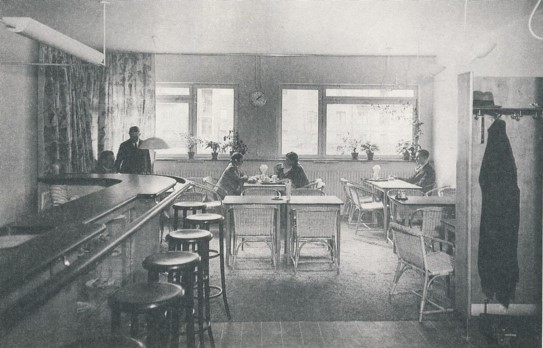 «Kollektivhuset John Ericssonsgatan» i Stockholm, tegnet av Sven Markelius, hadde både barnepass og kantine.