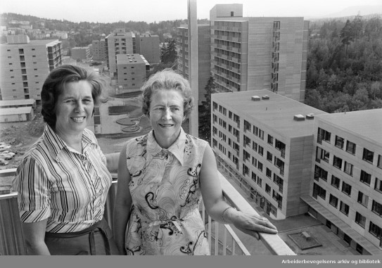 To av Hovseterfellesskapets primus motorer, Kari Husabø og Karen Sofie Brynhildsen i 1976.